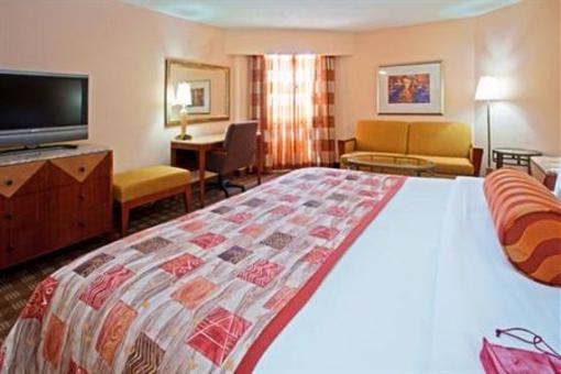 фото отеля Crowne Plaza Houston River Oaks