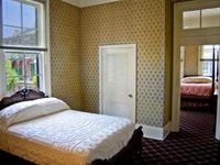 Nine-O-Five Royal Hotel