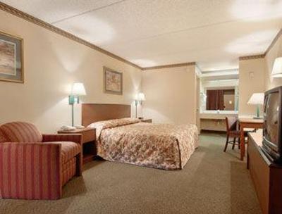 фото отеля Travelodge Inn & Suites Orlando Airport
