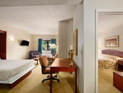 фото отеля Travelodge Inn & Suites Orlando Airport