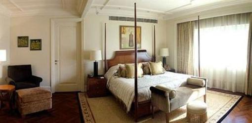 фото отеля The Claridges