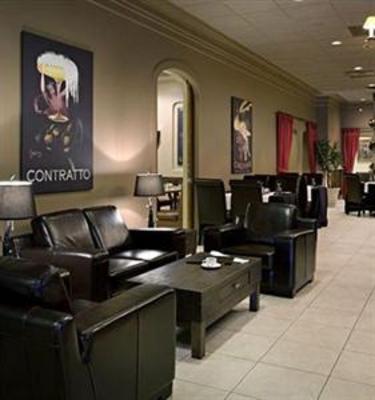 фото отеля Carriage House Inn Calgary