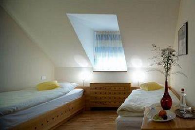фото отеля Dvor Jezersek Brnik Hotel