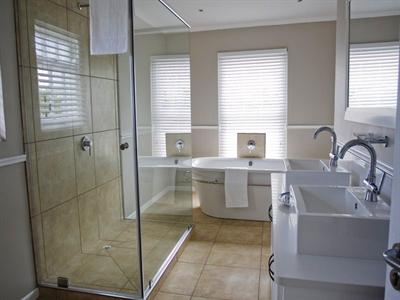 фото отеля Kenjockity Self Catering Apartments