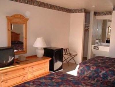 фото отеля Lakeside Inn & Suites
