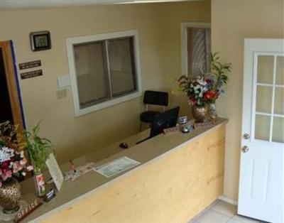 фото отеля Lakeside Inn & Suites