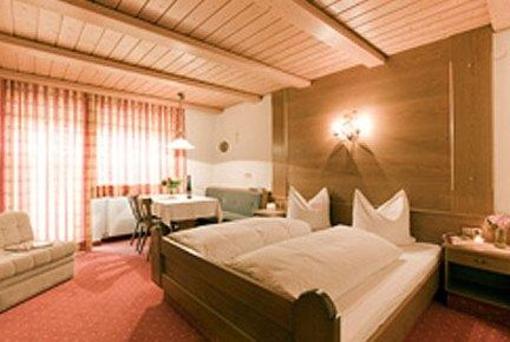 фото отеля Chalet Tschallener Pension