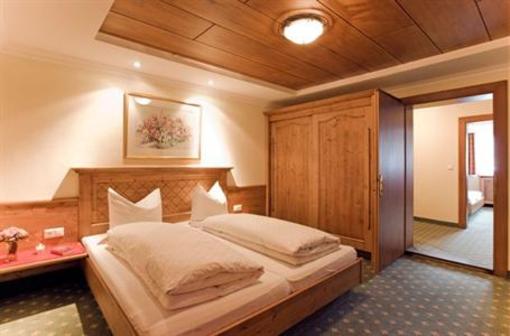 фото отеля Chalet Tschallener Pension