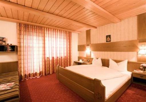 фото отеля Chalet Tschallener Pension
