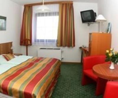 фото отеля Hotel Turmhof Breitenbrunn (Burgenland)