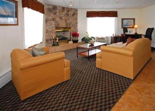фото отеля Econo Lodge On the Bay