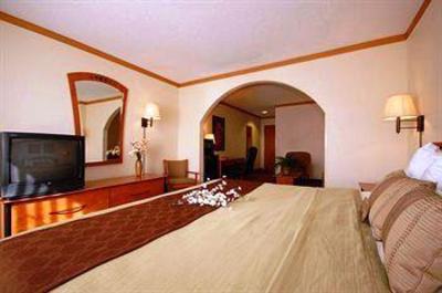 фото отеля BEST WESTERN Fort Stewart Inn and Suites