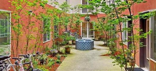 фото отеля Belltown Inn
