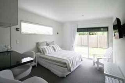фото отеля At The Beach Bed & Breakfast Christchurch