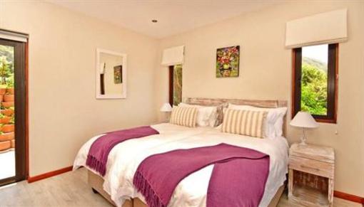 фото отеля Arch Rock Seaside Accommodation