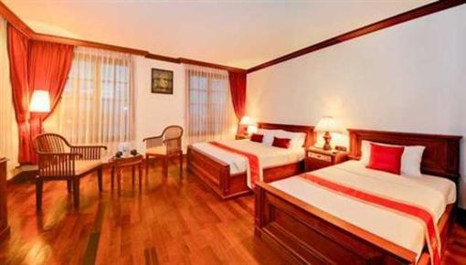 фото отеля Royal Crown Hotel