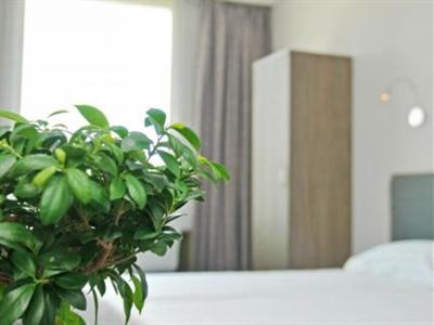 фото отеля Court Garden Hotel