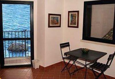 фото отеля Le Piccole Grotte Bed & Breakfast Scilla