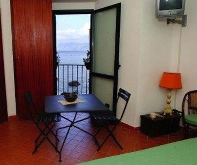 фото отеля Le Piccole Grotte Bed & Breakfast Scilla