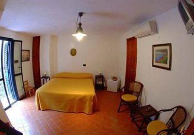 фото отеля Le Piccole Grotte Bed & Breakfast Scilla