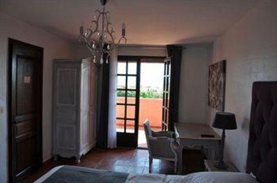 фото отеля Hotel De La Vierge Noire Sainte-Maxime