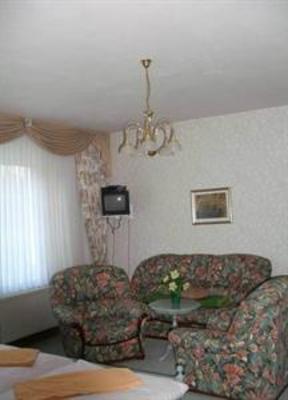 фото отеля Hotel & Restaurant Zur Alten Schule Zauchwitz