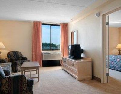 фото отеля Ramada Plaza Cleveland East
