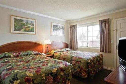 фото отеля Americas Best Value Inn & Suites Petaluma