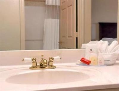 фото отеля Ramada Hotel Sellersburg