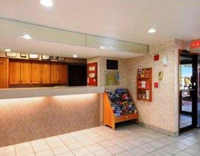 фото отеля Super 8 Mundelein Libertyville