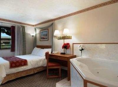 фото отеля Super 8 Mundelein Libertyville