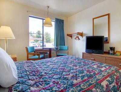 фото отеля Super 8 Shawano