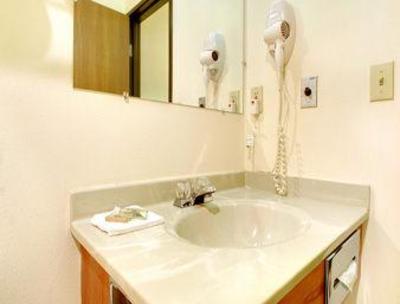 фото отеля Super 8 Shawano