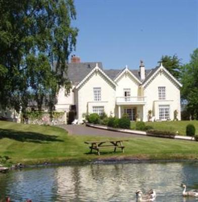 фото отеля Bodlonfa Hall Bed and Breakfast St. Asaph