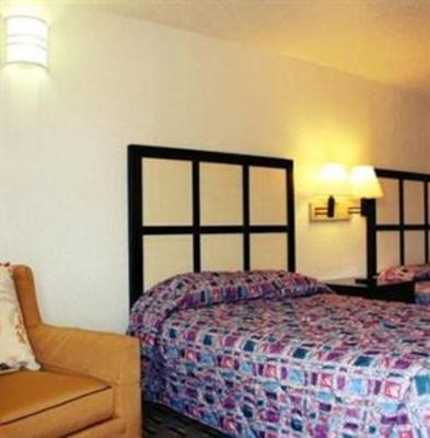 фото отеля New Six Inn and Suites Houston