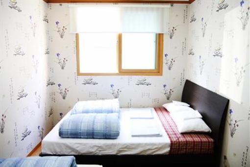 фото отеля Mint Guesthouse in Hongdae - Mr. Kim's Branch