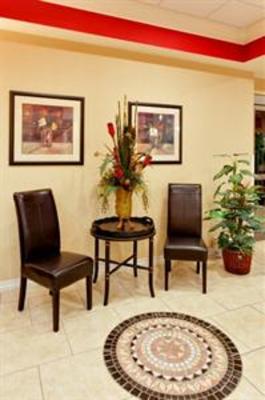 фото отеля Holiday Inn Express Hotel & Suites College Square