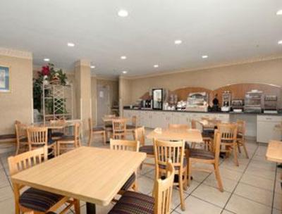 фото отеля Days Inn And Suites Naples FL