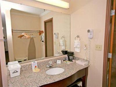 фото отеля Days Inn Biltmore East
