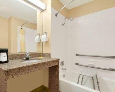 фото отеля Days Inn Biltmore East