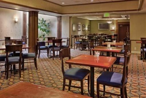 фото отеля Holiday Inn St. Louis-Airport