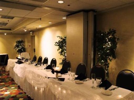фото отеля Holiday Inn St. Louis-Airport