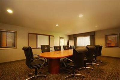 фото отеля Crossings Inn & Suites Becker