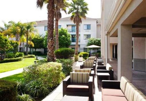 фото отеля Courtyard by Marriott Oakland Airport