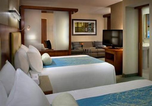 фото отеля SpringHill Suites Long Island Brookhaven