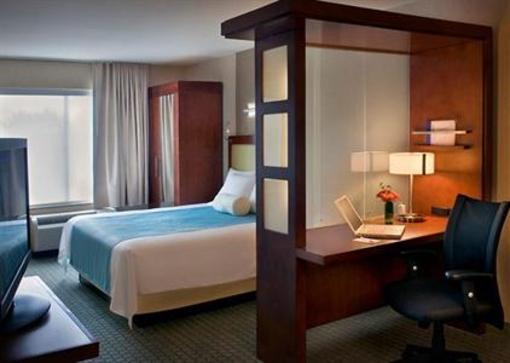 фото отеля SpringHill Suites Long Island Brookhaven