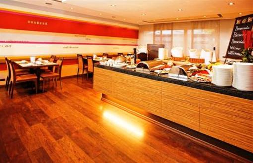 фото отеля Park Inn by Radisson Koln Belfortstrasse