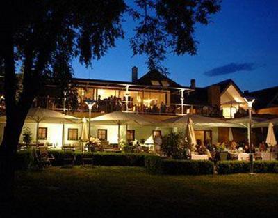 фото отеля Hoteldorf Seepark Weiden