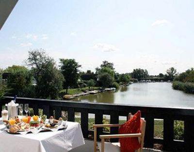 фото отеля Hoteldorf Seepark Weiden