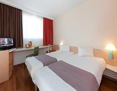 фото отеля Ibis Luebeck